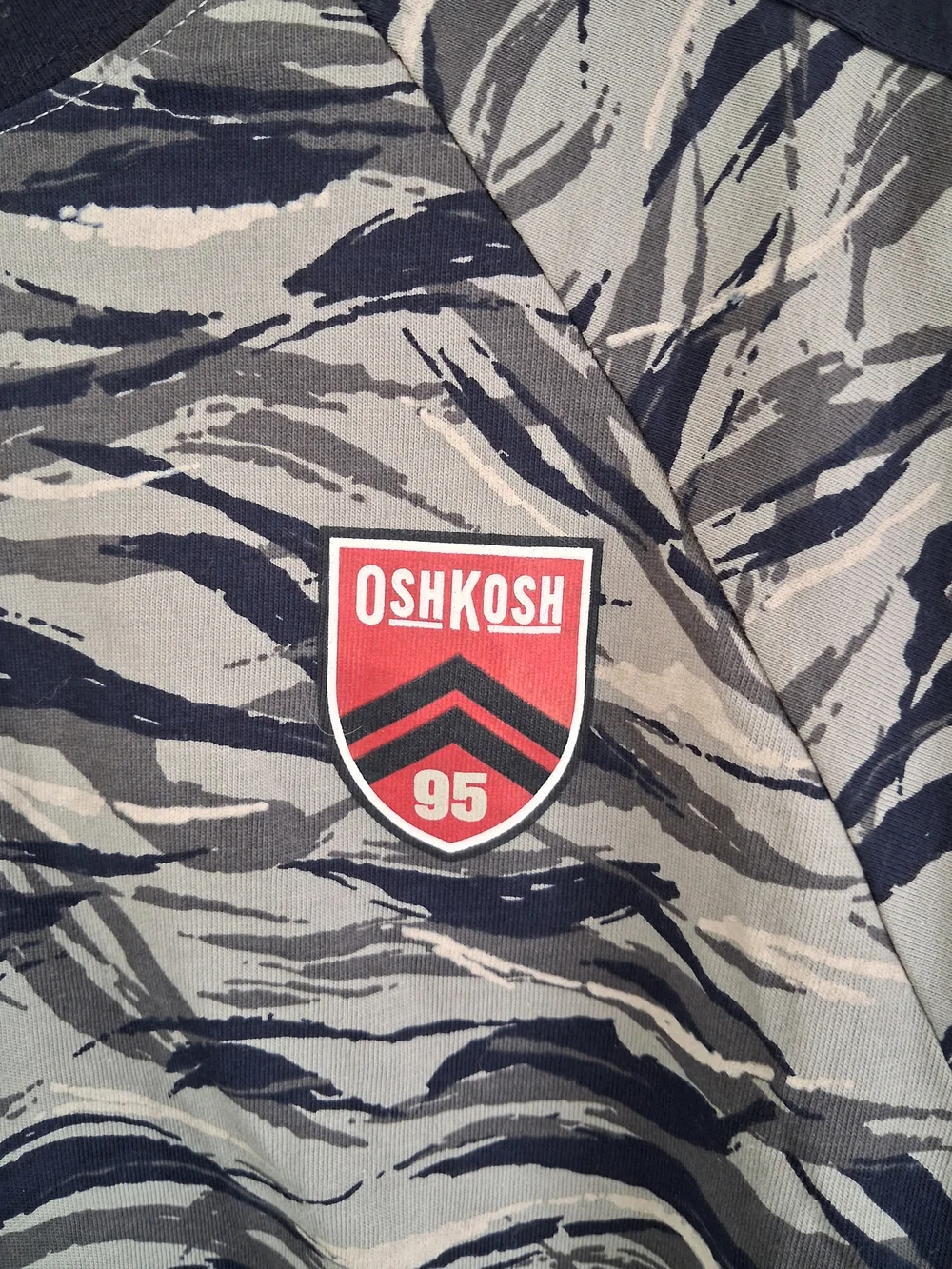 Vintage OshKosh B'gosh Camo Gray Boys' Graphic Tee